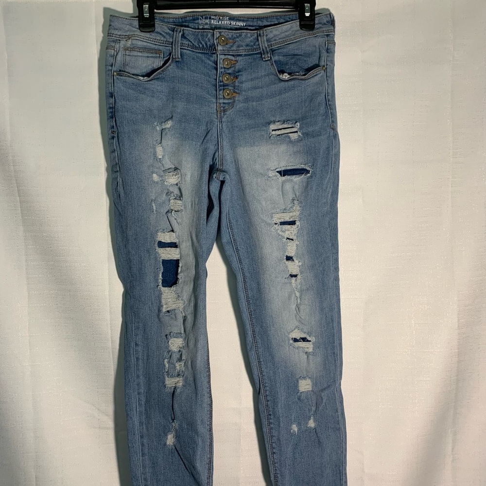 NoBo Midrise relaxed skinny jeans distressed size 13